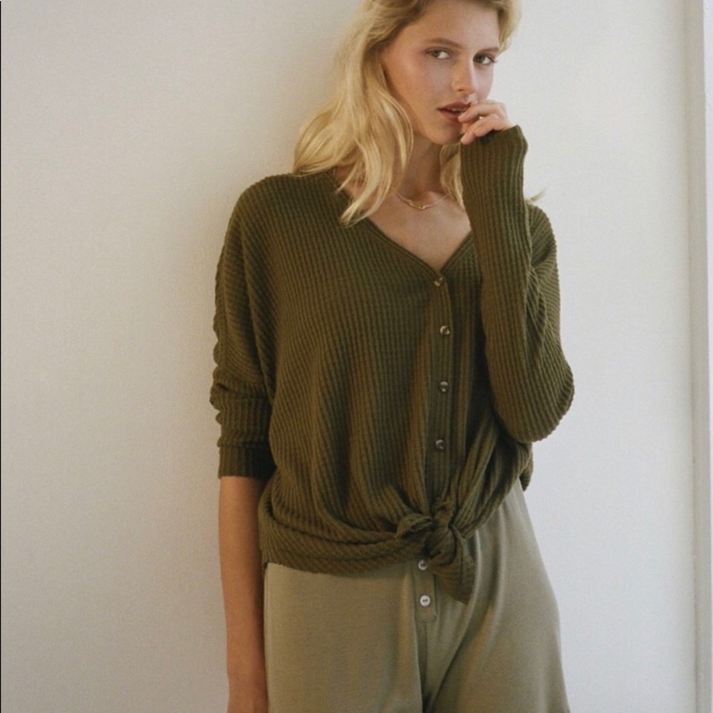 Oversized thermal button front top 🐻